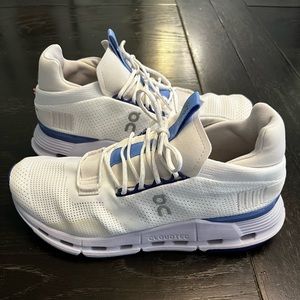 On Women’s Cloudnova Running shoe 7.5